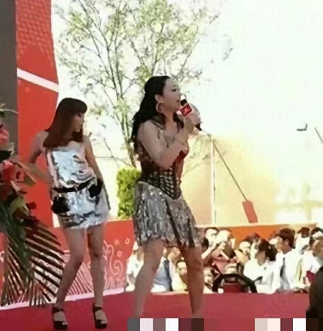 钟丽缇也太可怜了，年龄大了，没有了市场，但还是要卖力表演。