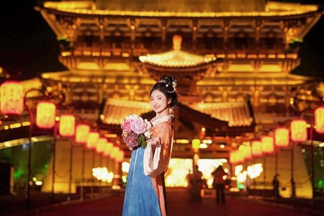 外国游客：旅拍中国，融入美丽画境