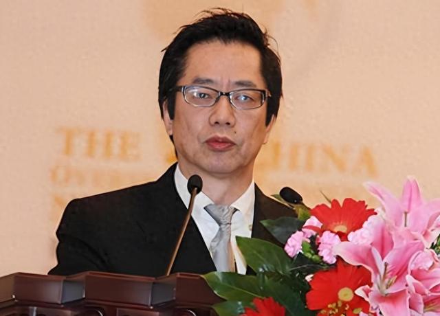 骗光明星20亿，连亲妈都不放过，霍家“逆子”被钉上“耻辱柱”！