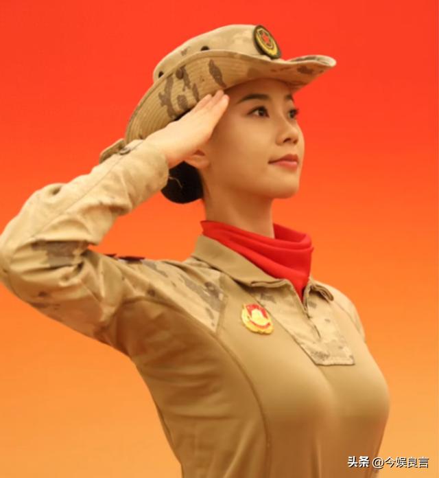 女民兵李思颖阅兵回家后仅半天，又有一个新身份：河北工大研究生