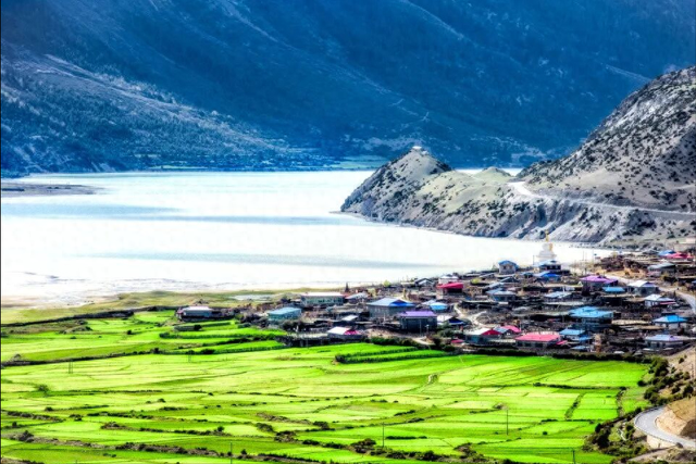 西藏必打卡的冰川秘境！漂浮冰山的湖泊，美到窒息