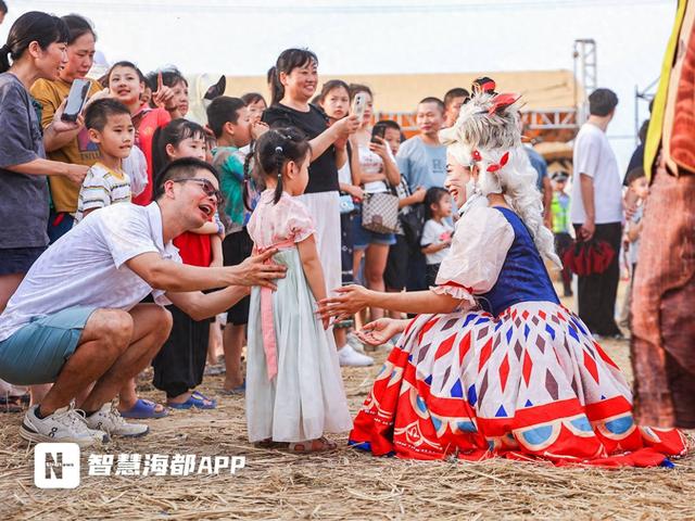在稻田里看烟花！泉州惠安稻田艺术季首日吸引客流超10万人次