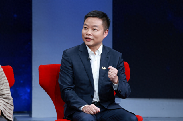 何小鹏始料未及，北京座谈会上，任正非只用一句话就让口碑飙升