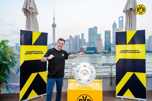 奥特曼球球大战下载（这一次以足球之名造访上海）