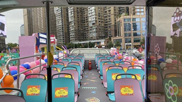 乐山城市双层旅游巴士首发，解锁新玩法