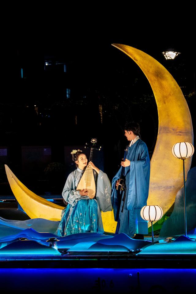 江苏无锡：夜经济点亮古运河