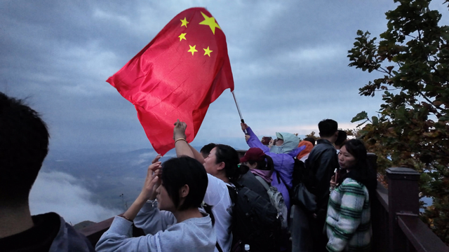 红叶季引爆蛟河！全时体验+千人服务，游客直呼“放心玩”