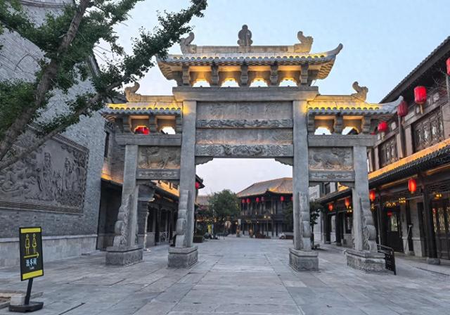 山东这座“假古城”火了，斥巨资打造不收门票，来了就不想走