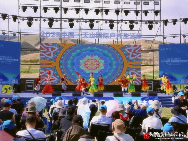 2025中国天山国际户外生活季在天山天池启幕