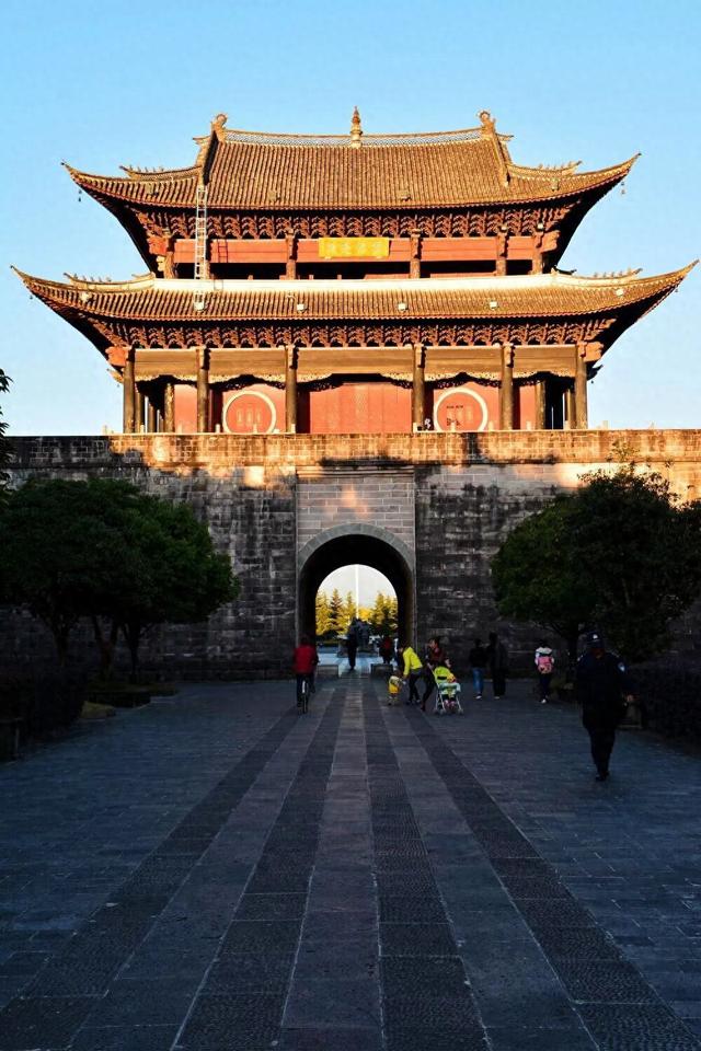 均温25°C，一年晴天300天的滇西小城，去躺平几日简直不要太快乐