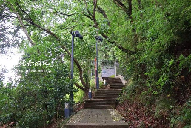 宁波东钱湖畔的清秀小山，丛林秘境中藏着徒步胜地，周边风景更美