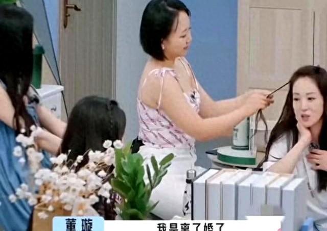 董璇与新婚老公聊天，位置摆低	，介意过往，网友眼里的她却很优秀