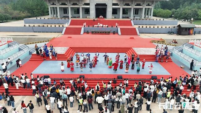人人人人人……万名游客相聚炎帝故里“寻根+庆生”！