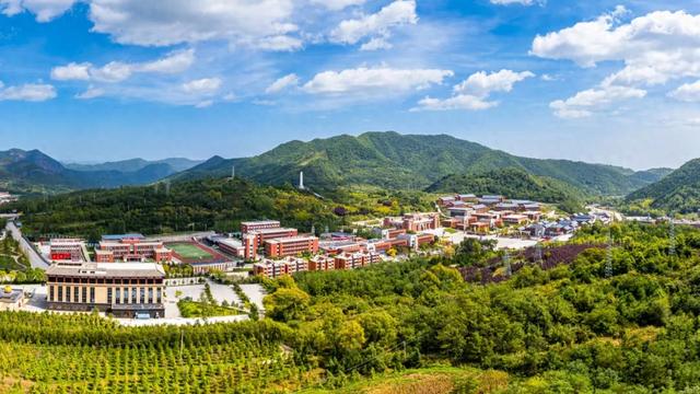 照金红色文化创意街区获评首批“陕西省商旅名街”