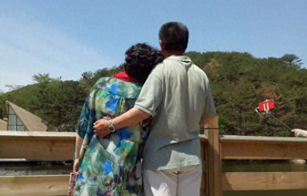 因为老婆不在身边,空虚寂寞难耐（老伴不在身边）