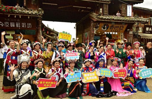 民族服饰文化秀暖场活动进行