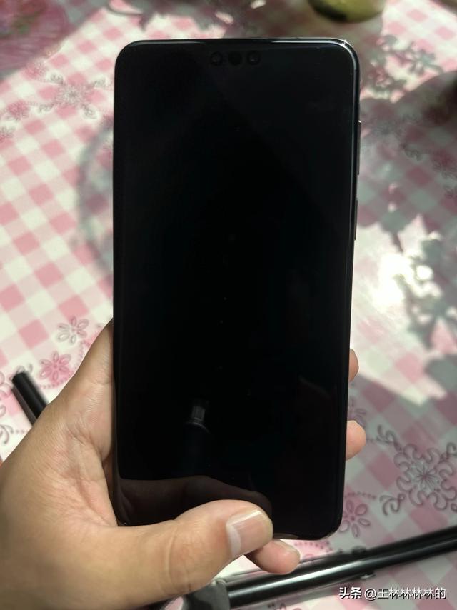 华为Mate 70 Pro只能说 愿意买它的人 也就不要太去在意性能了