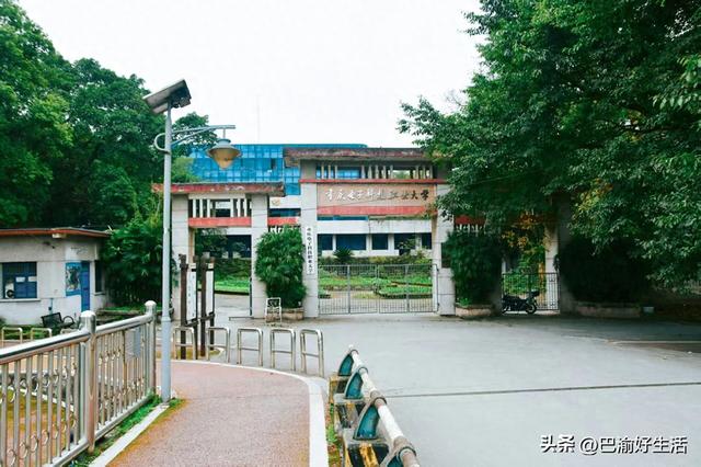 重庆城郊隐藏的中专校，30年前比本科还吃香，荒废十几年令人唏嘘
