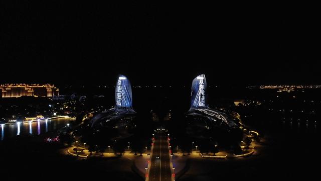 海南儋州反走私普法宣传主题灯光秀点亮海花岛夜空
