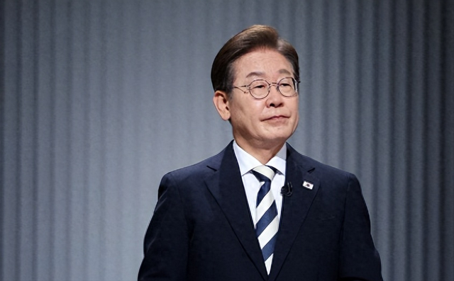 韩国特使团抵达北京，下飞机的第一句话不简单，中方回应很干脆，当着韩方代表的面，王毅特意点出一件事