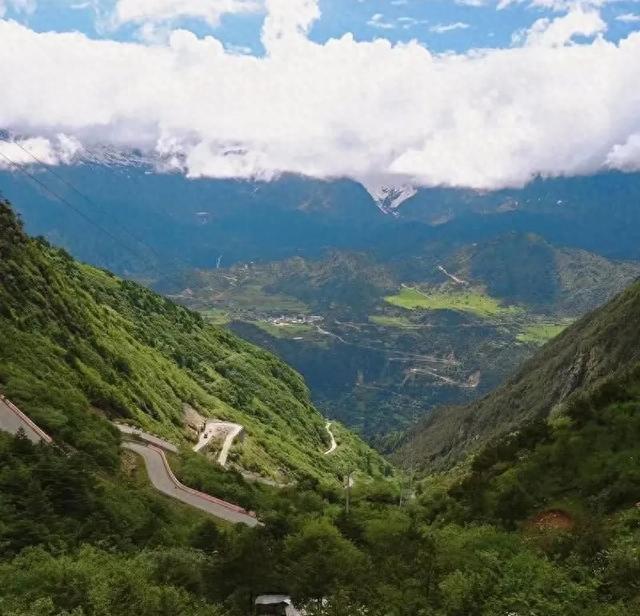 藏南谷地的无声坚守:柏油路与停机坪背后的深意