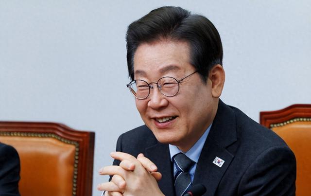 李在明刚到北京不到24小时	，对华称呼变了，还去了一个特殊地方