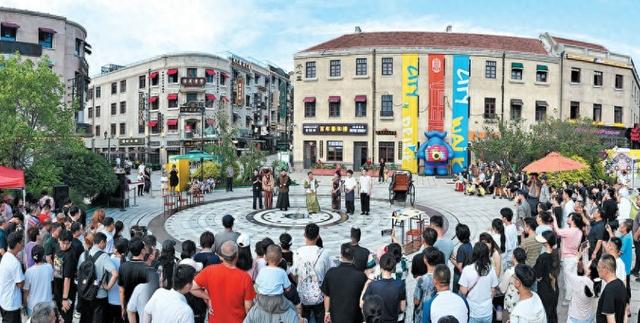 城市记忆与啤酒文化融合打造沉浸式体验，啤酒节老城会场三天吸引客流超150万人次