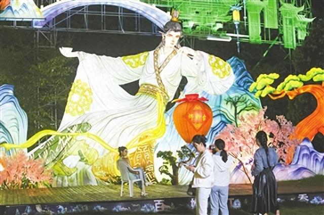 “灯会嘉年华，到时肯定会再来” 艺术灯会国庆八天乐和跨次元漫展让市民期待值拉满