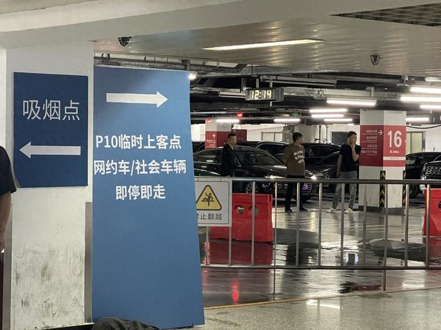 网约车司机带走乘客行李箱？索要10 元路费遭拒，竟把行李送派出所还迷路半小时	，律师回应