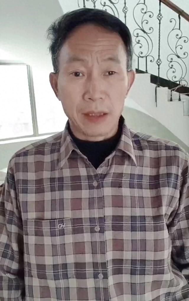 大反转！直播抓蛇被咬伤失联网红	，被警方拘留8天后道歉：蛇攻击瞬间被甩开，毒液未完全注射下去