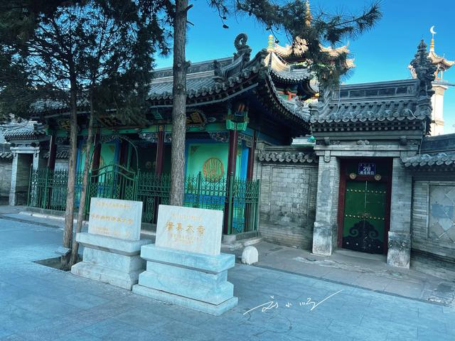 呼和浩特著名的“清真大寺”，游客都来打卡，还是全国重点文物？