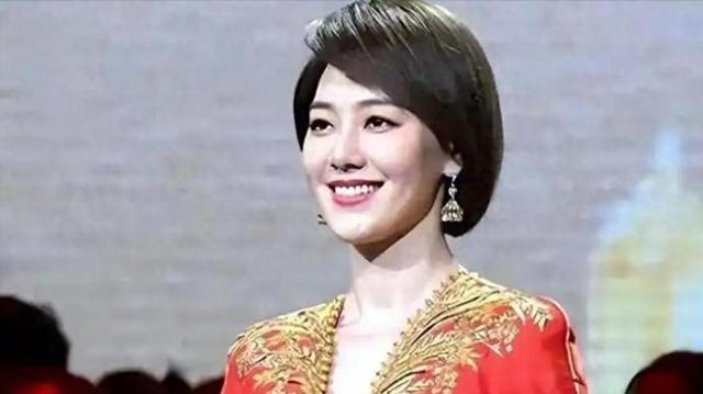 讨好大佬陪睡上位？遭央视“开除”？曾是央视女主持谣言有多离谱
