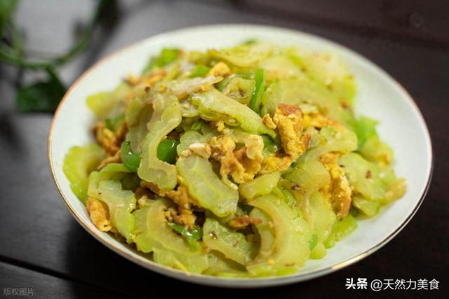 鸡蛋炒苦瓜怎么做好吃又不苦（苦瓜不苦）