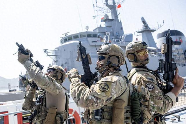 中国与南非牵头	，金砖框架内首次军演，虽不针对美国，但意义重大