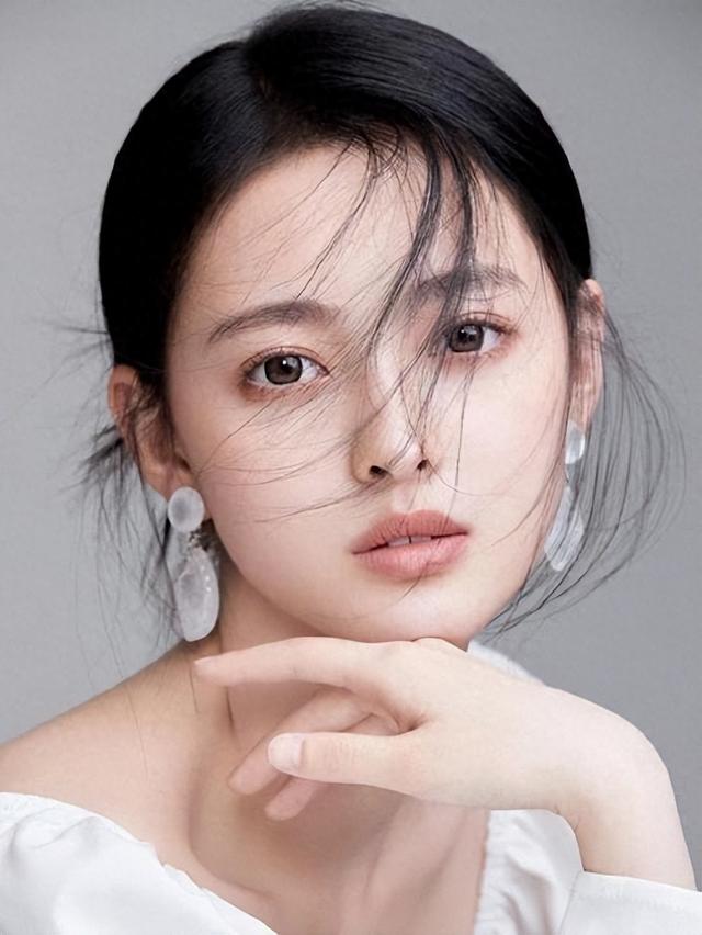 中戏艺考女生第一！郑佳慧！05年，身高170cm，长得高级气质出众