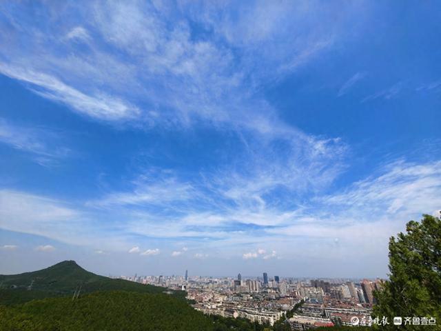 登上济南佛慧山，赏蓝天白云
