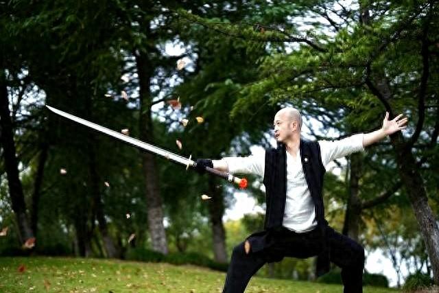 八段锦第七式攥拳怒目增气力功法要点