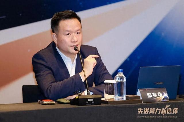 华为打造坚实的算力底座，助千行万业轻松实现数智化