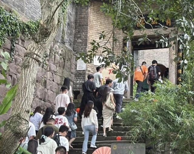 【网络中国节·七夕】七夕解锁交友新方式！百名青年的浪漫邂逅……