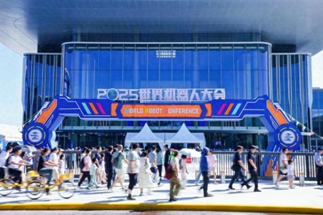 技术与自然法则的交织创新 恒之未来Hengbot World惊艳亮相2025WRC