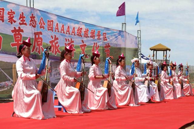 内蒙古红石崖第22届草原旅游文化节启幕