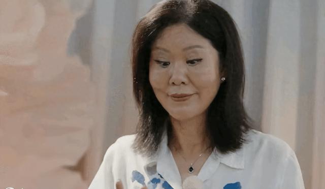 从“铁榔头”到“整容狂魔”，65岁的郎平整容失败，样貌僵硬别扭