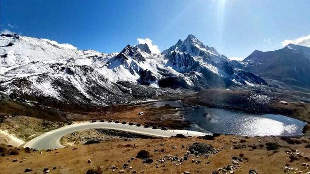 西藏不只有雪山！这片隐秘的江南，是冬季的天然氧吧和避寒仙境。