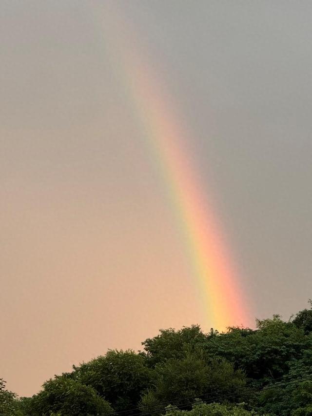 雨后现彩虹 北京晚霞金光漫天