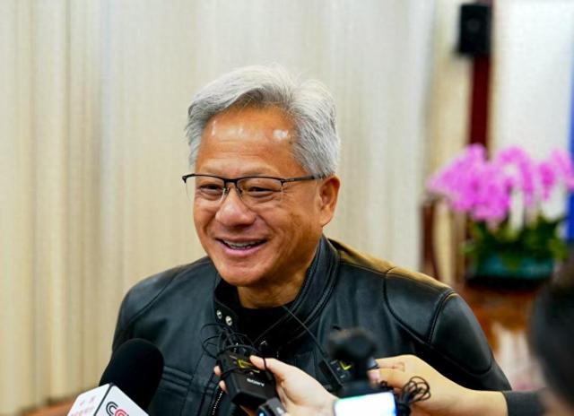 美国禁令成笑话？中国工程师破解英伟达CUDA封锁，黄仁勋连夜访华