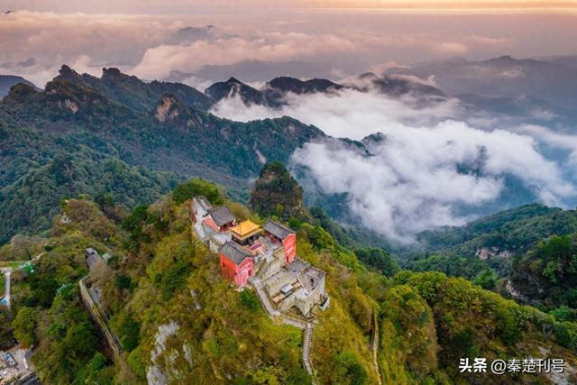 武当探秘：三诏玄岳雨，一诺悬宫魂