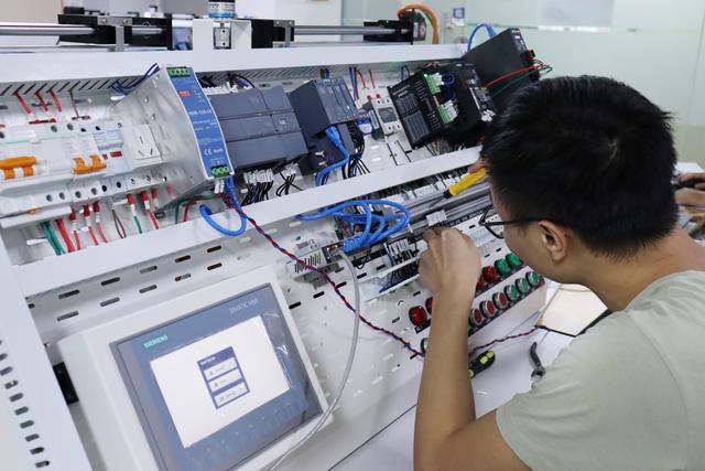 没人带、没基础，0 基础怎么学 PLC 不踩坑？内行人支招！