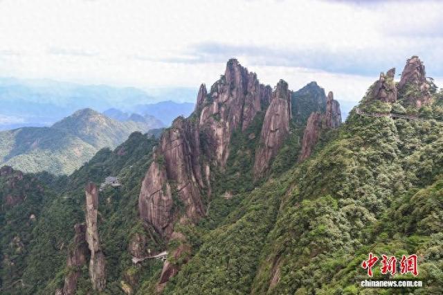 世界地质公园江西三清山：暑期尾声人气不减