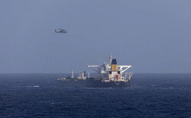 特朗普试探中国红线？美军公然扣押香港油轮	，中方该如何应对？