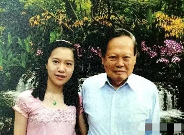 追忆杨振宁：回国定居已超20年，为自家取名“归根居”